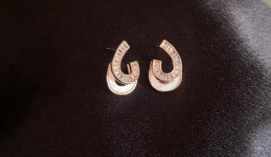 Aurelia C-Curve Studs